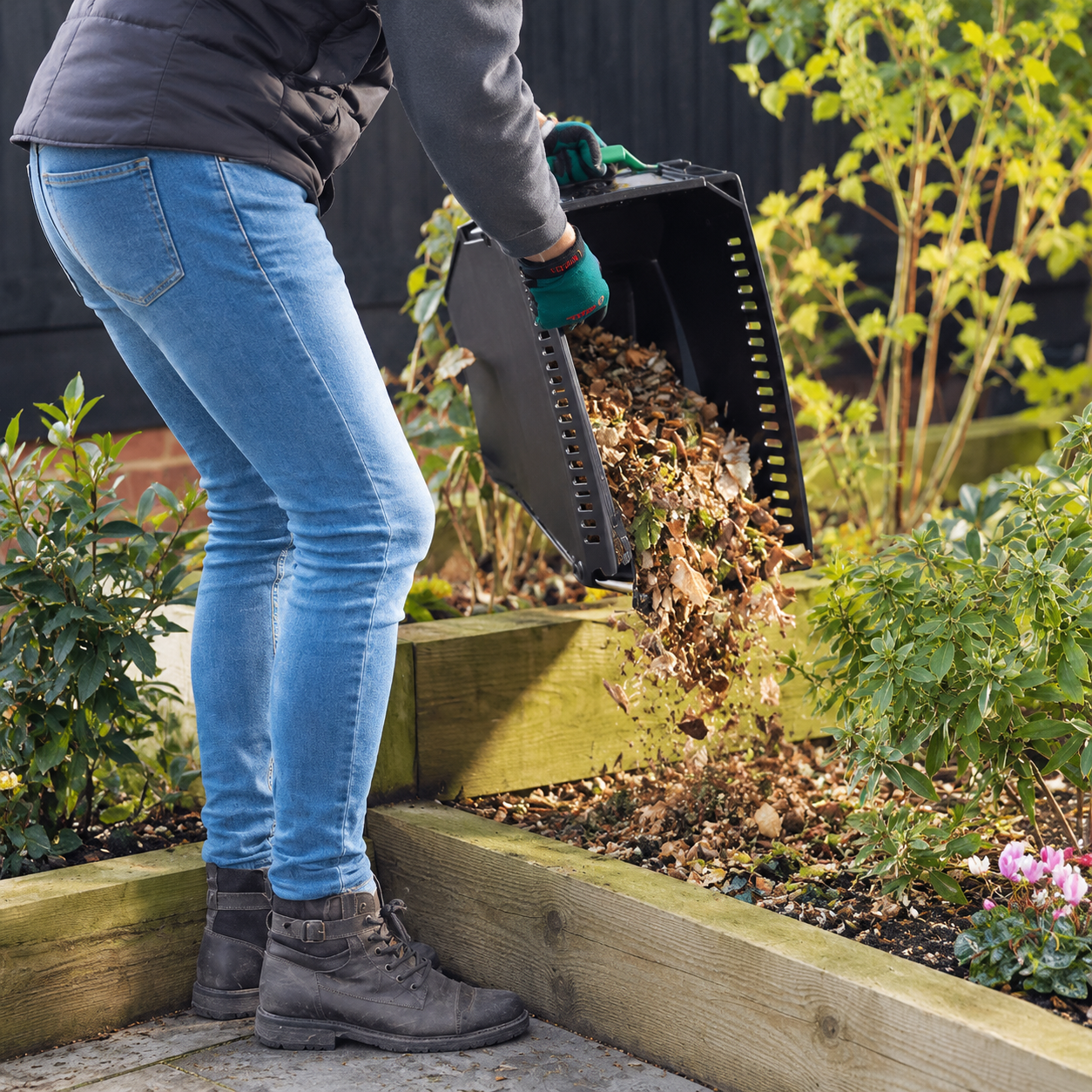 Steflio leiser Gartenhäcksler mit Turbinenantrieb, 2500 W, 53-Liter-Behälter Ansicht